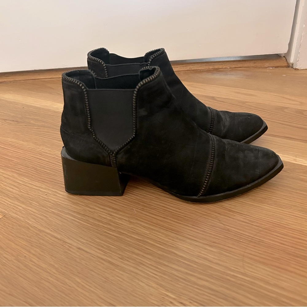 Senso Black Suede Chelsea Ankle Boots Cap Toe Block Heel Size 6
